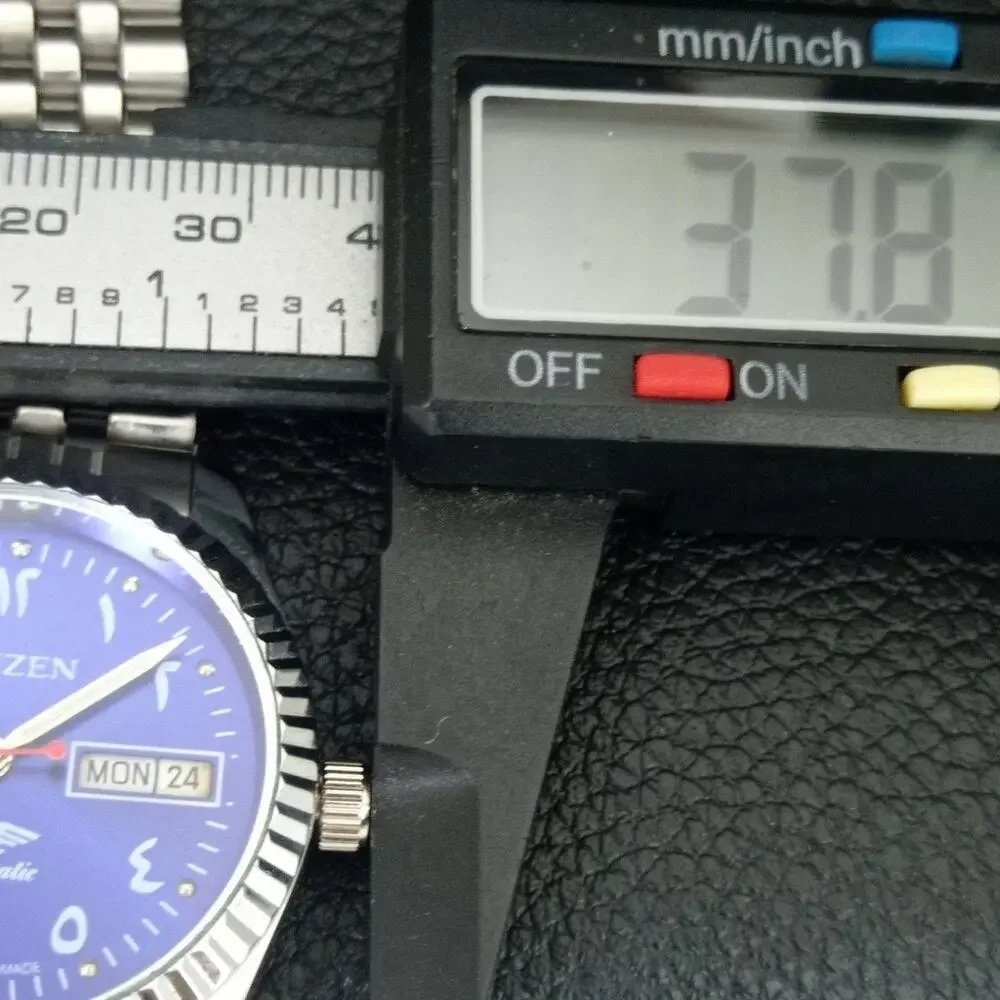 Vintage 1977 Citizen Automatic Mens Silver Watch W/daydate & Arabic accents